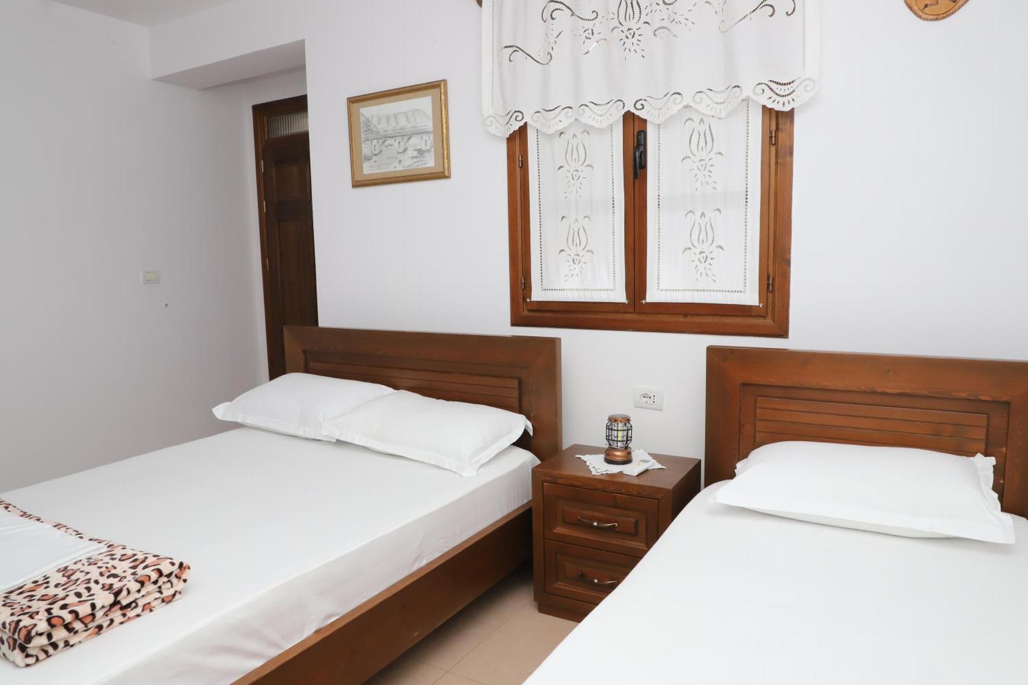 Apartment Altin In Old Town 베라트 외부 사진