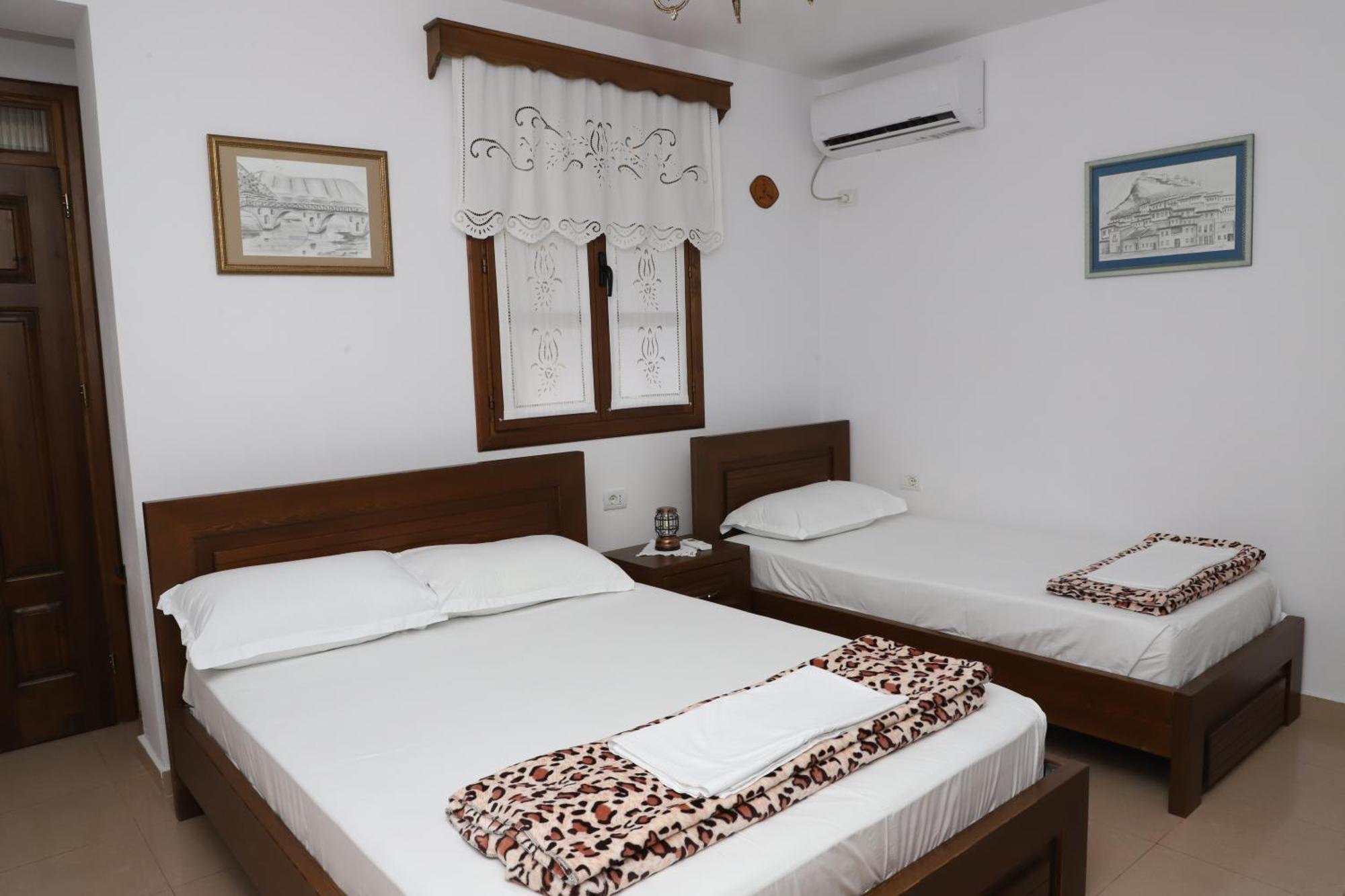Apartment Altin In Old Town 베라트 외부 사진