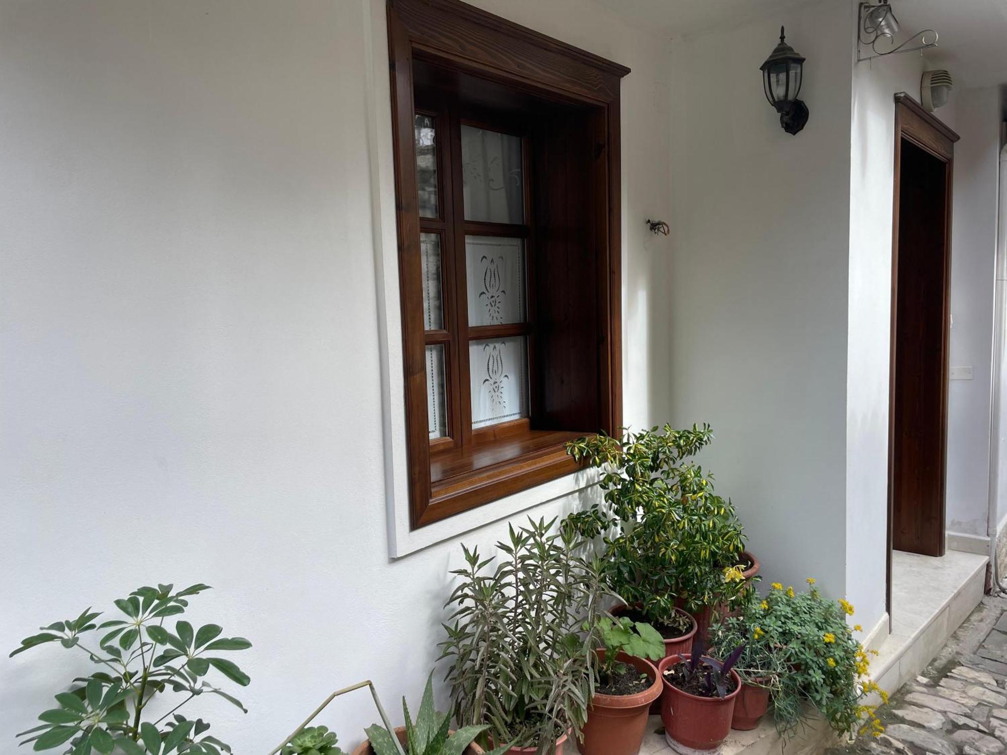 Apartment Altin In Old Town 베라트 외부 사진